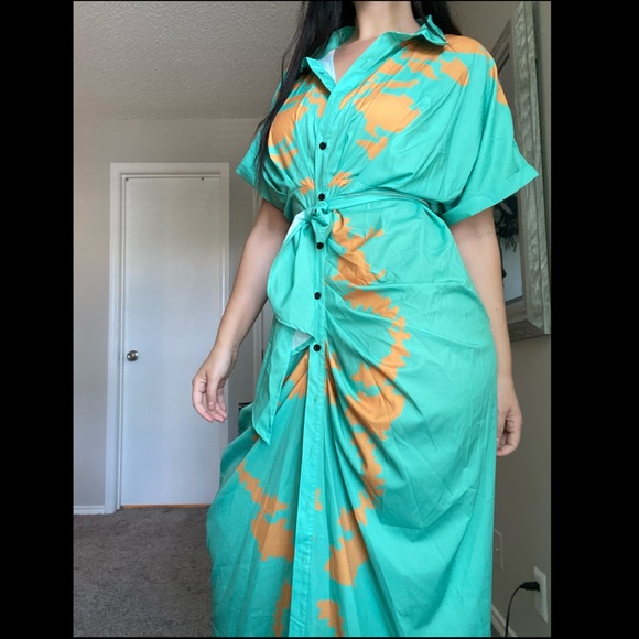Dresses & Skirts - Mint contemporary maxi dress with orange accents.